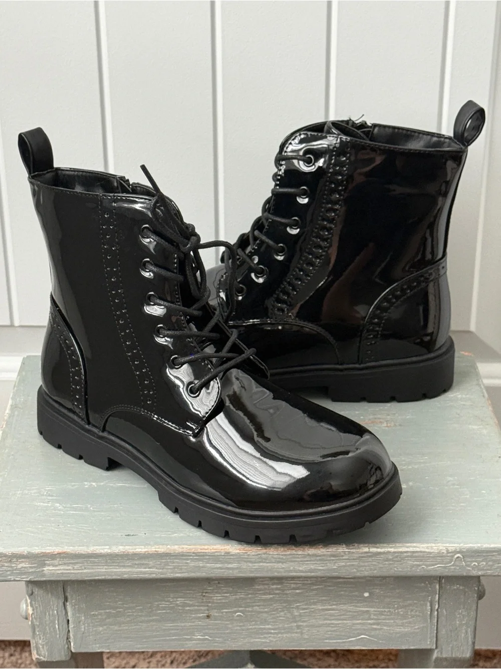 Dream Pairs Patent Combat Ankle Boots Glossy Black Finish Size 4 Youth